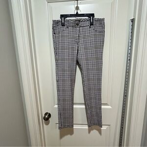 J. McLaughlin ladies size 8 Checkered Dress Pants in Navy , Tan, and White.